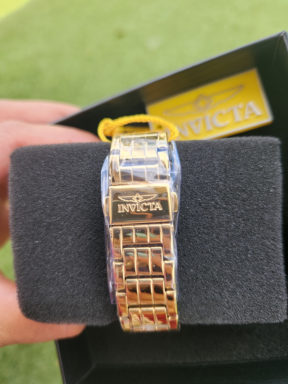 ✨️Invicta Gold Tone Women's Bracelet Watch with Mother-of-Pearl Dial✨️ - Picture 2 of 4